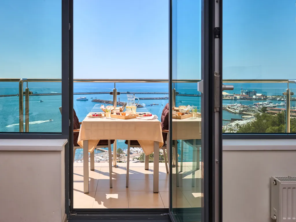 Брэвис Делюкс ЛаМар (3-х комнатные апартаменты) с панорамным видом на