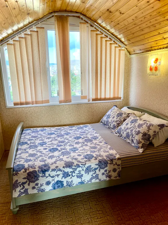 Пентхаус с балконом и видом на море