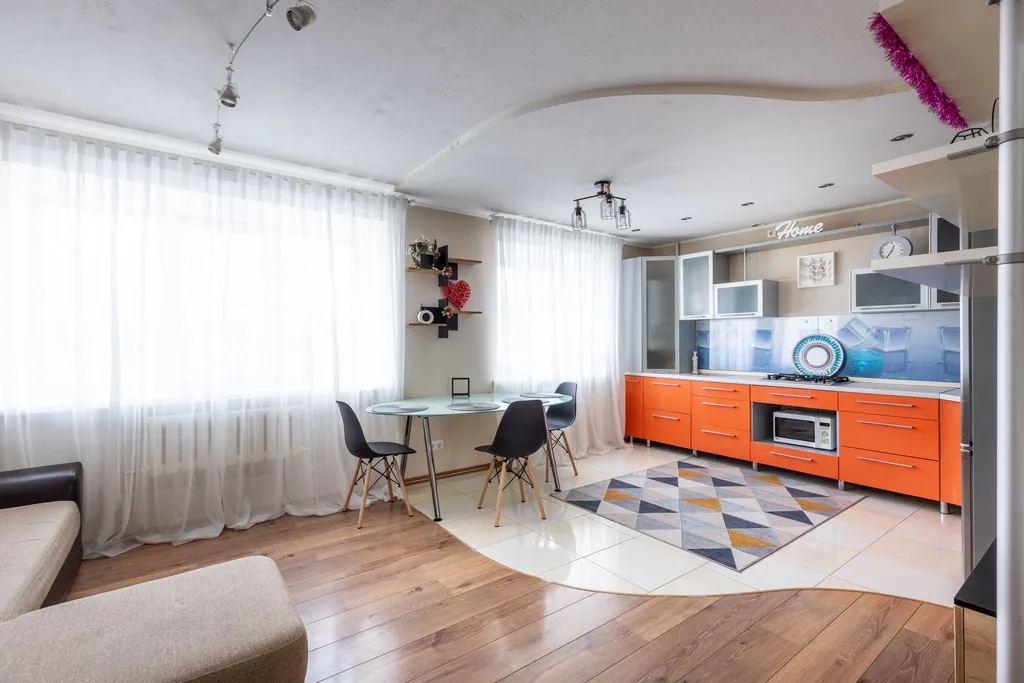 Евродвушка вблизи набережной