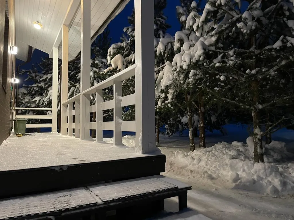 Коттедж Уютный дом с камином и сауной у озера — Ларионово