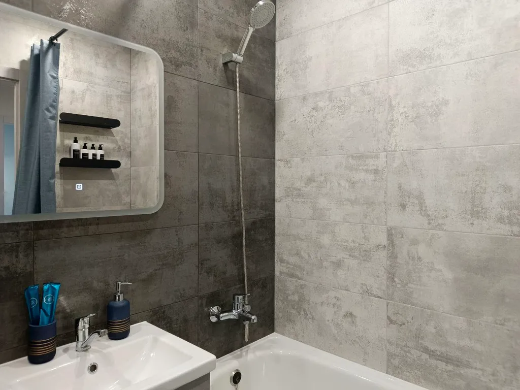 Уютная евродвухкомнатная квартира с дизайнерским ремонтом