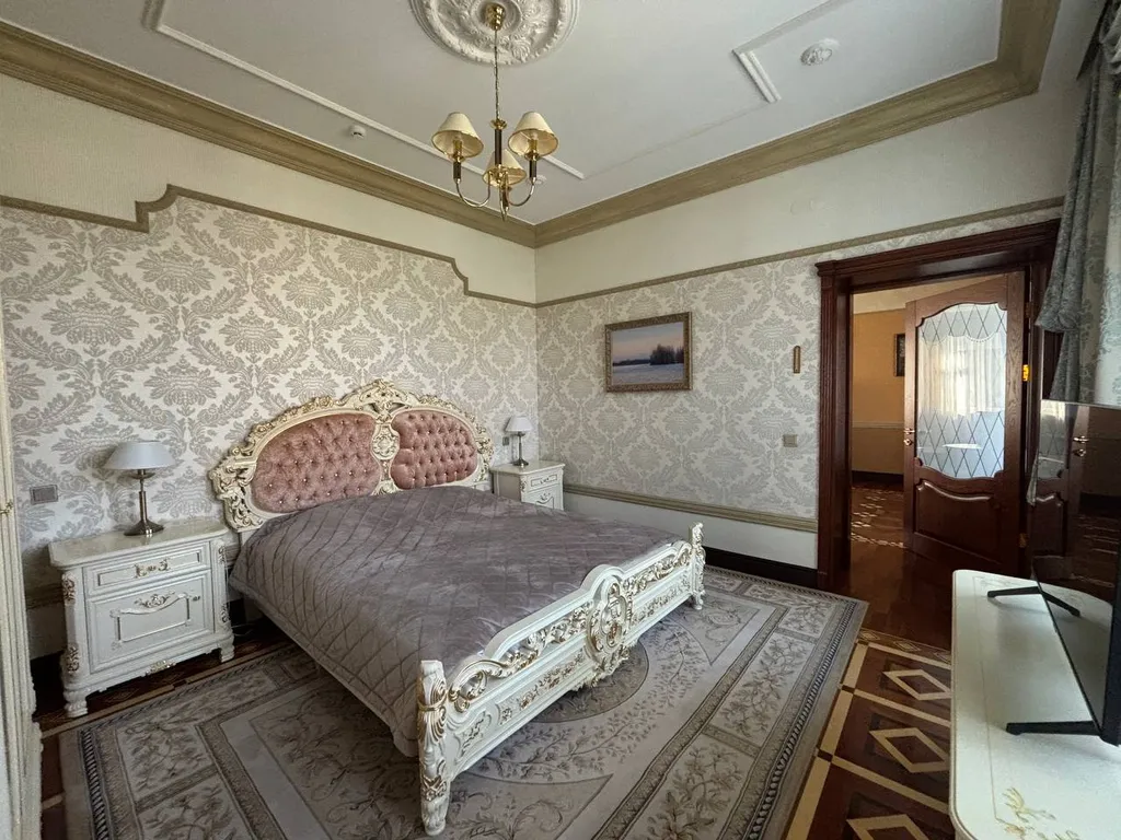 Двухэтажный коттедж с видом на парк в центре Минска