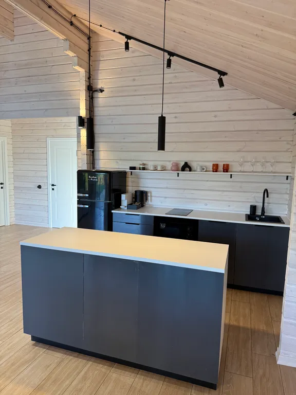 Коттедж Двухкомнатный дом-шале с теплым бассейном и террасой — Динская