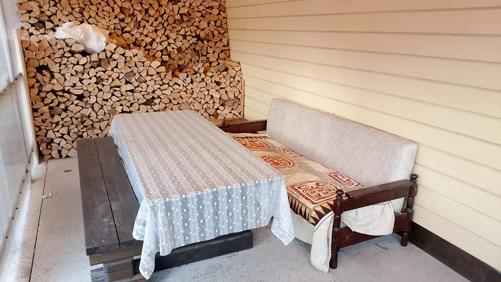 Уютный домик у озера