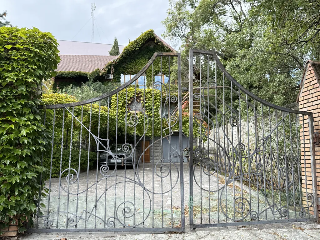 Дом с теплым бассейном у моря в Ялте