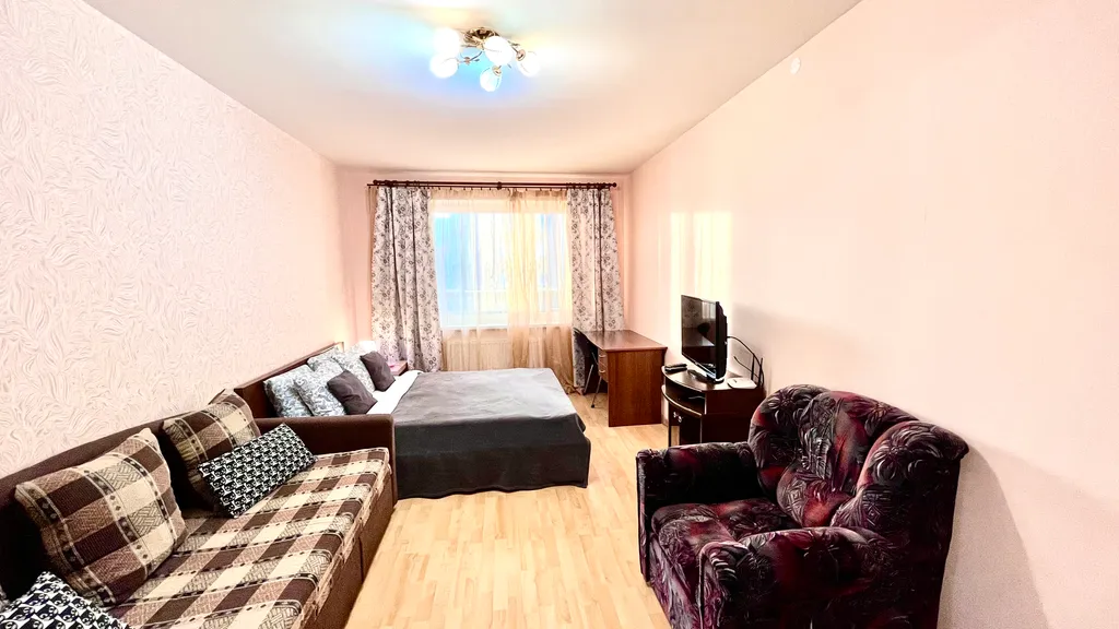 Уютная квартира с красивым видом на озеро с лоджии,недалеко от центра