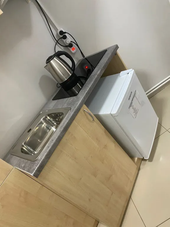 Студия с панорамными окнами и джакузи