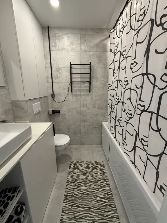 Уютная студия в центре города с видом на лес и море