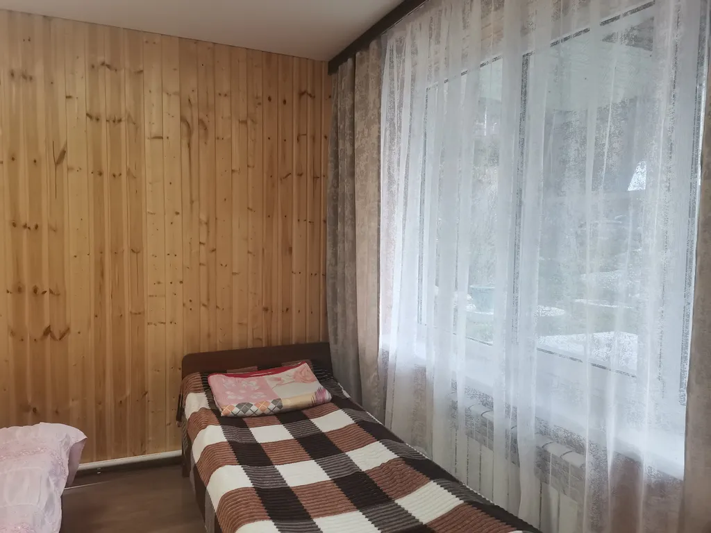 Уютный домик у подножия гор