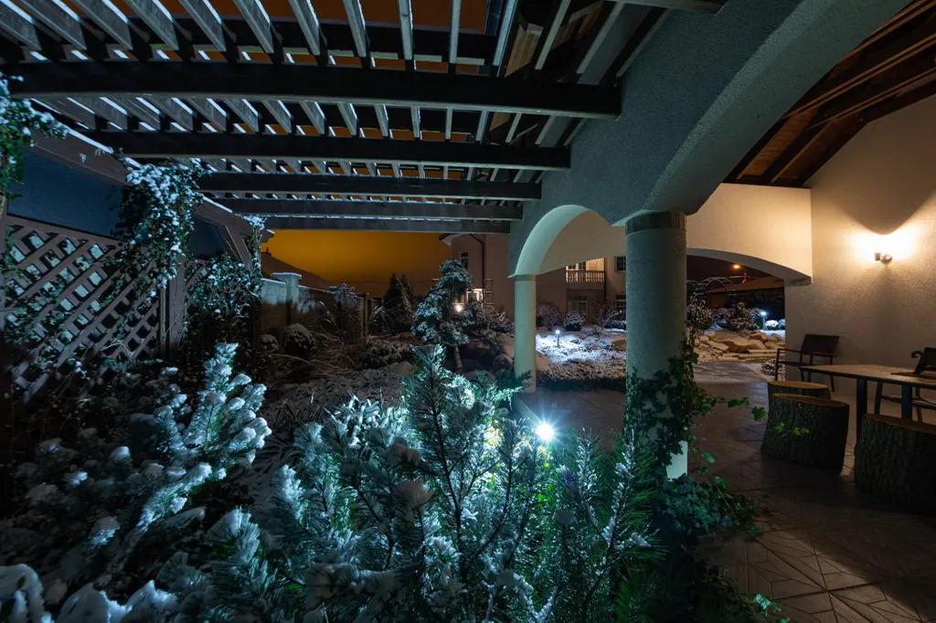 Вилла дзен с ванной спа и террасой с видом на сад