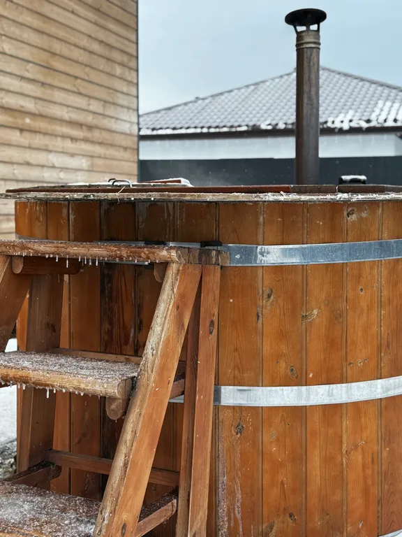 Дом с беседкой сауной и купелью