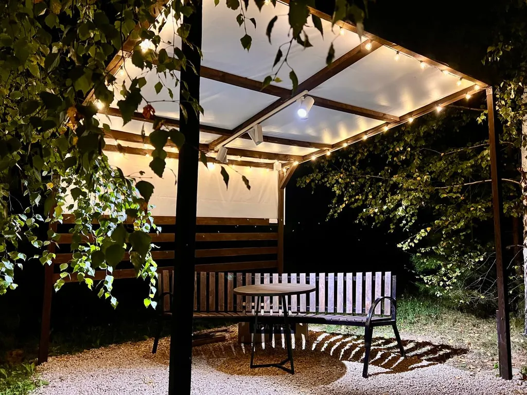 Атмосферный дом в соснах