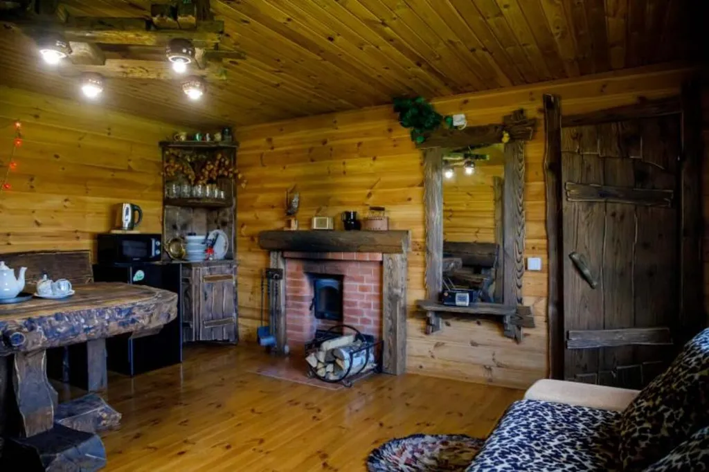 Милый домик в деревне, с видом на озеро