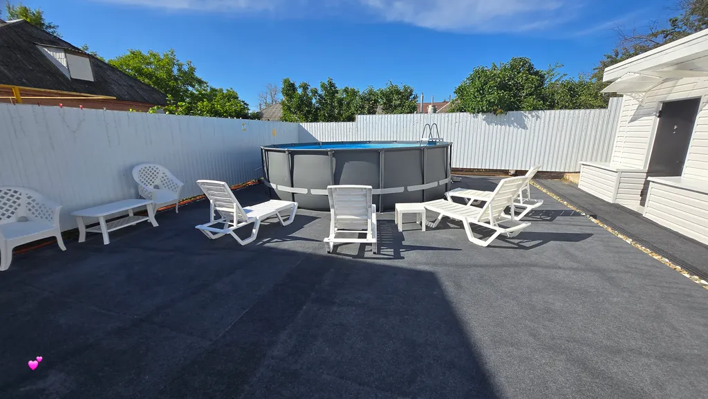 Квартира Квартира Четырёхместный номер в центре города, с зоной отдыха и бассейном — Темрюк