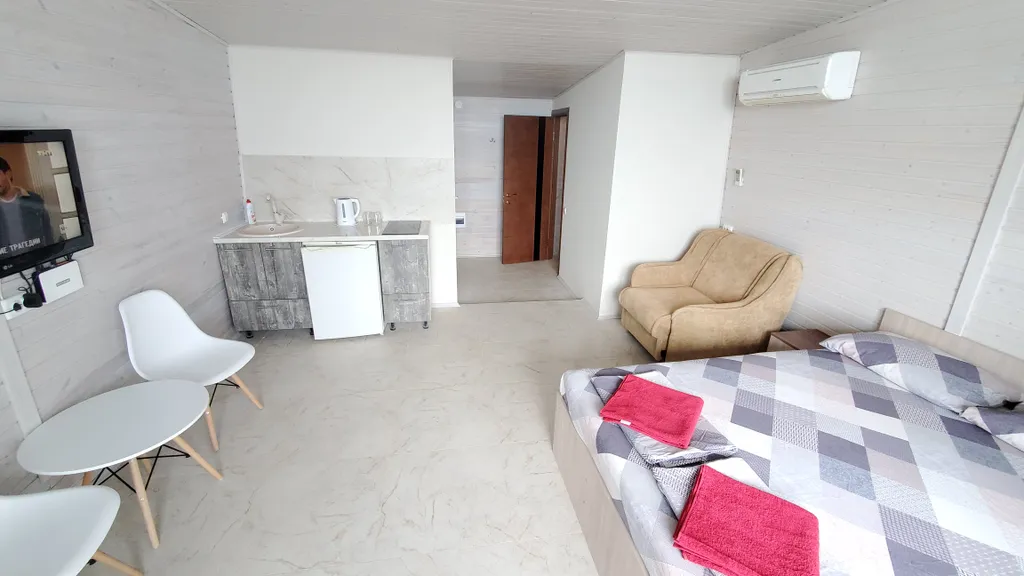 Студия с балконом и видом на море