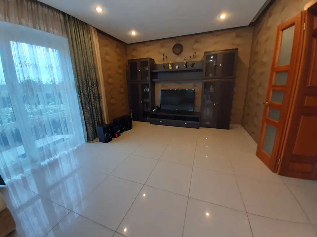 6-комнатный Дом