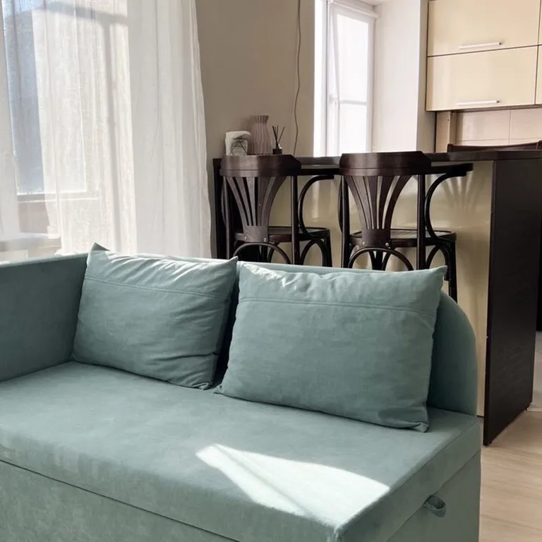 Отличнaя квартирa-студия в историческом цeнтрe горoда