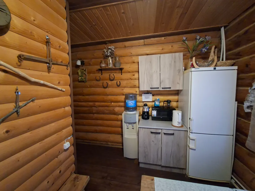 Большой дом с баней рядом с водой