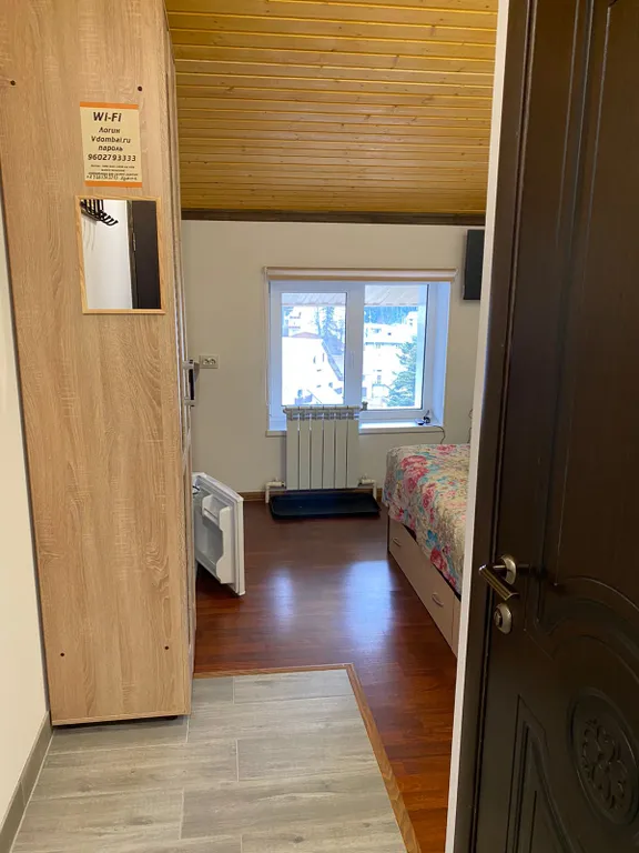 Номер отельного типа с видом на Домбай и лес