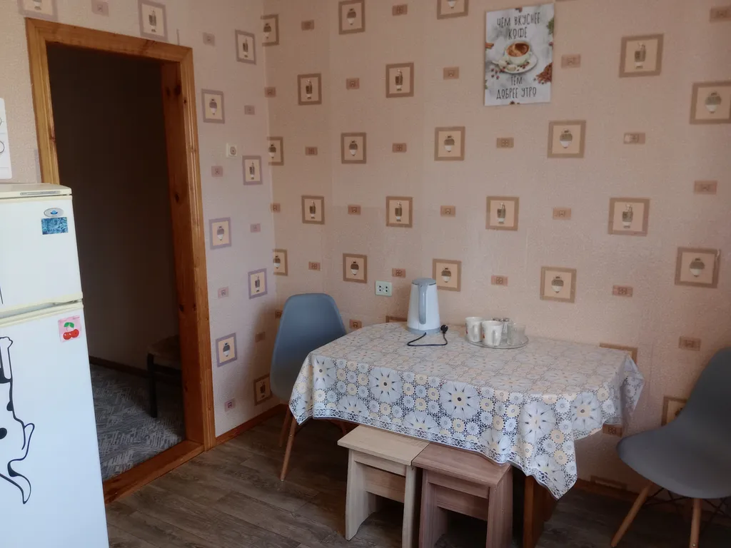 Комфортная 2-комнатная квартира с маленьким парком во дворе