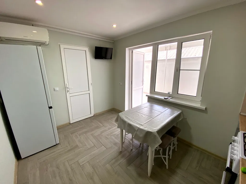 Коттедж Небольшой дом с двумя изолированными спальнями — Геленджик