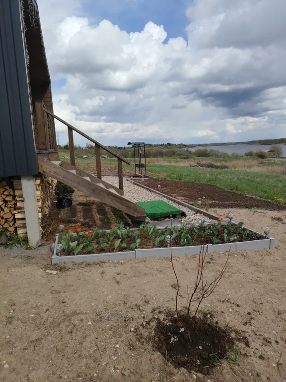 Уютный дом с баней и бассейном на берегу реки Волхов