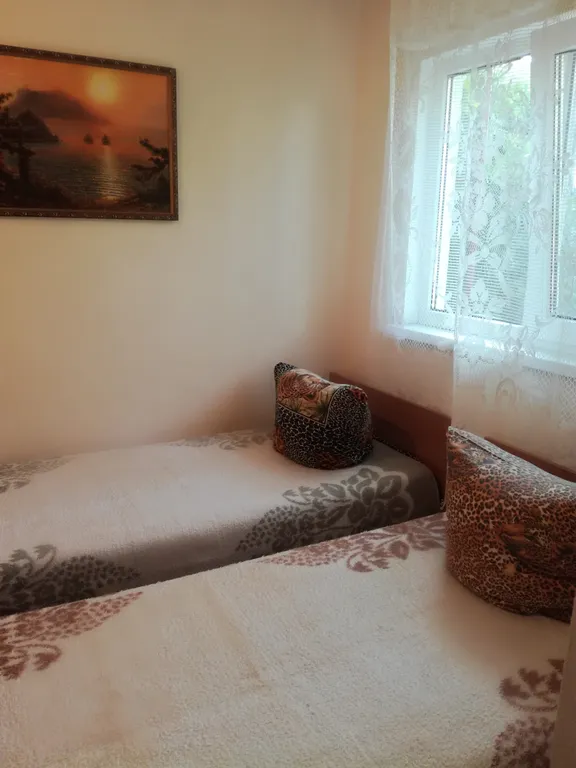 Дом в большом красивом закрытом дворе под ключ