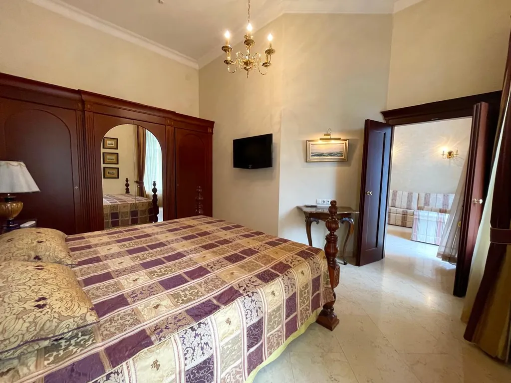 Шикарный люкс - итальянский натуральный мрамор и красное дерево