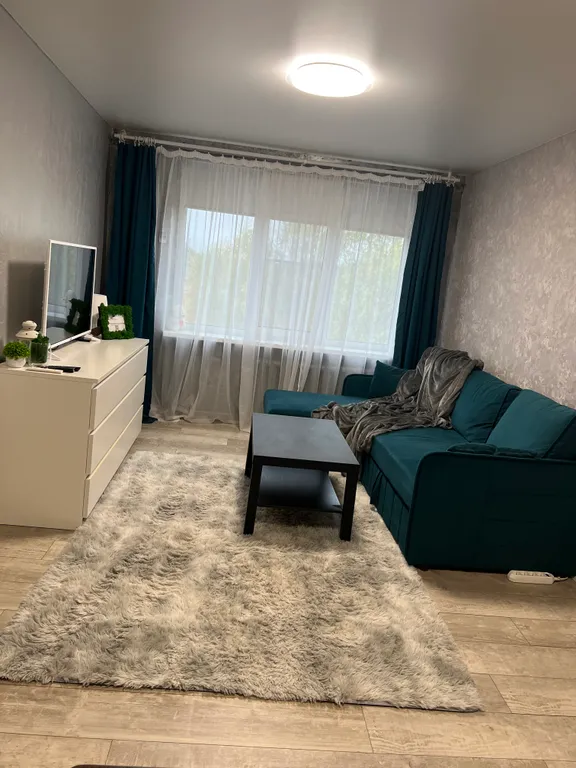 Уютная квартира с видом на проезжающий ретро-поезд