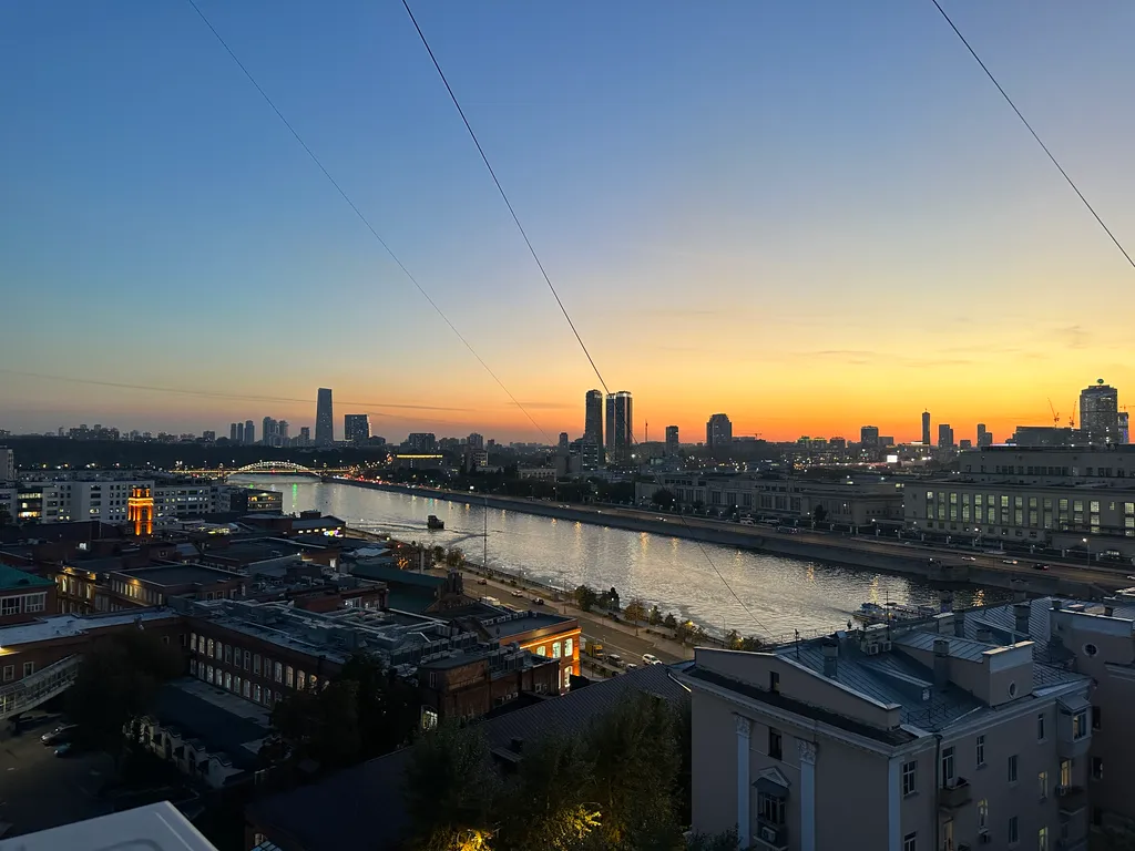 Квартира Квартира с эксклюзивным панорамным видом на набережную с 12 этажа — Москва