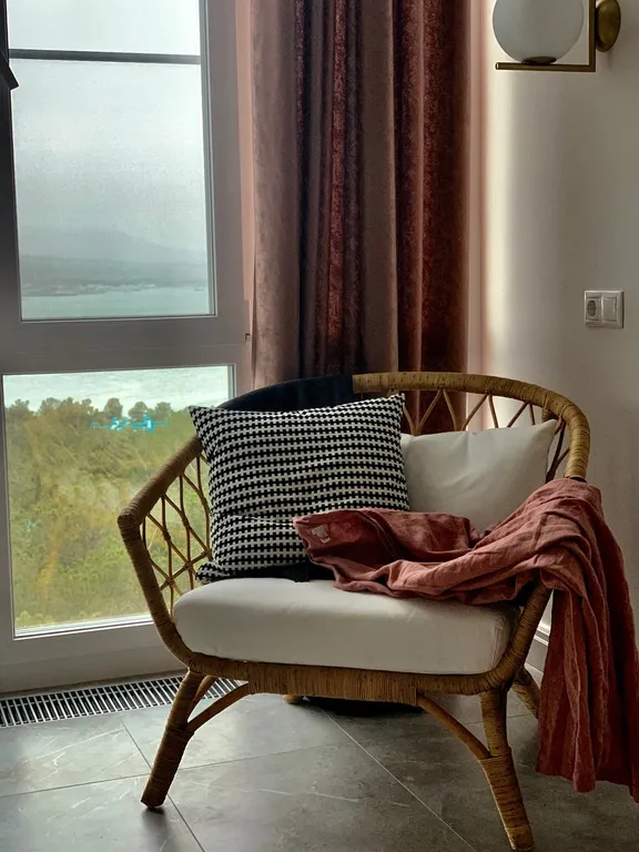 Просторная квартира с панорамным видом на море