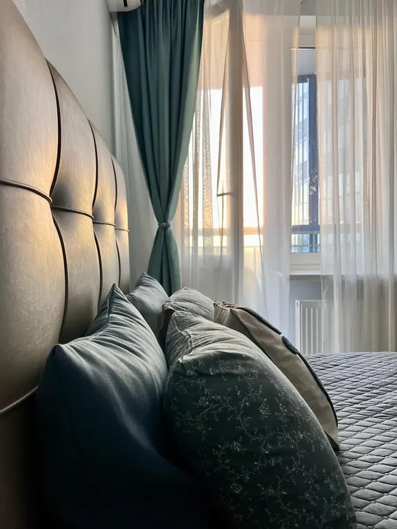 Студия на Пионерской с видом на город