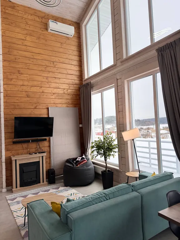 Большой дом с видом на озеро, 3 спальнями, сауной и детской площадкой