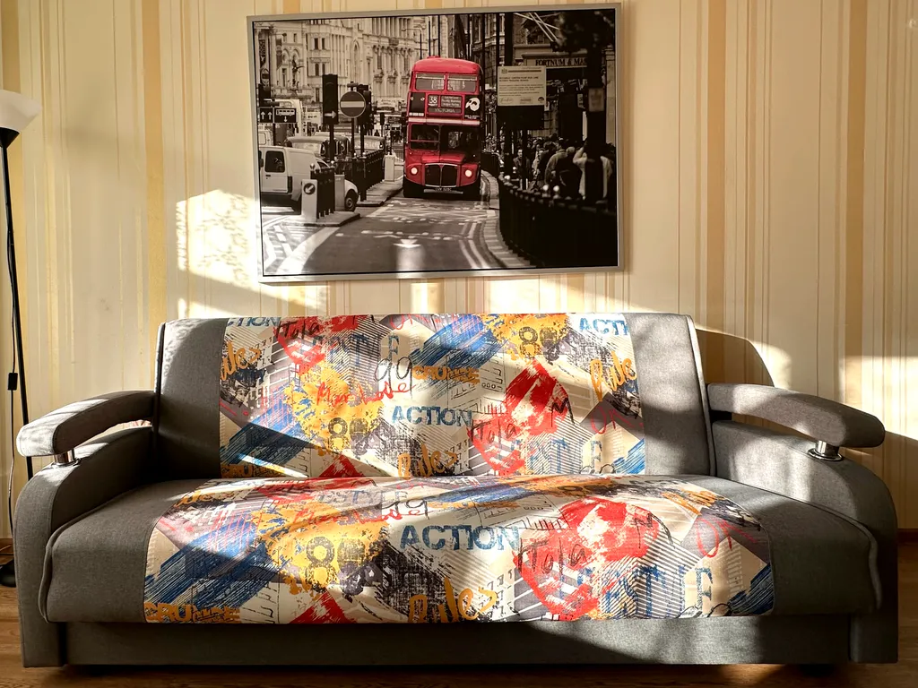 Калина Юрга у кинотеатра Эра