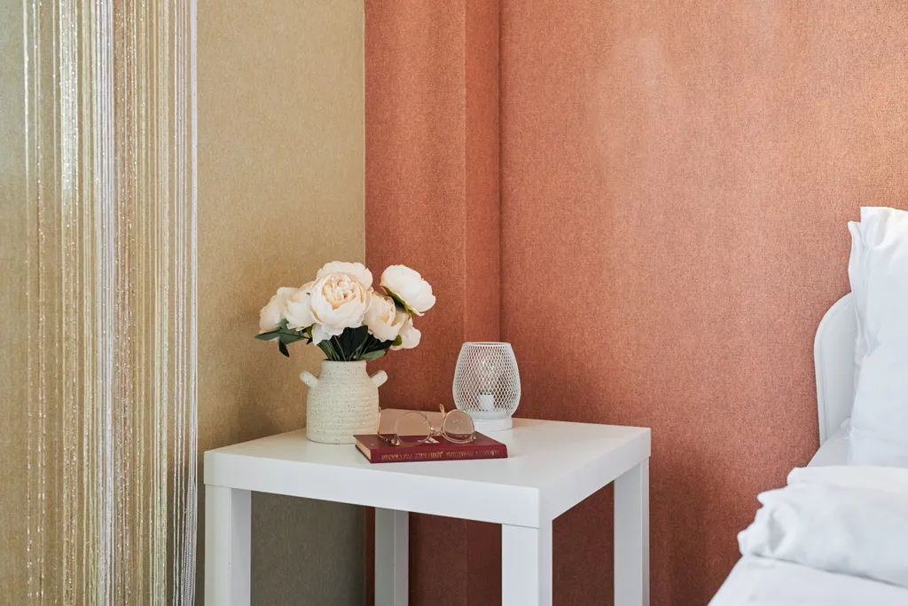 Студия у ЖД вокзала, в центре города