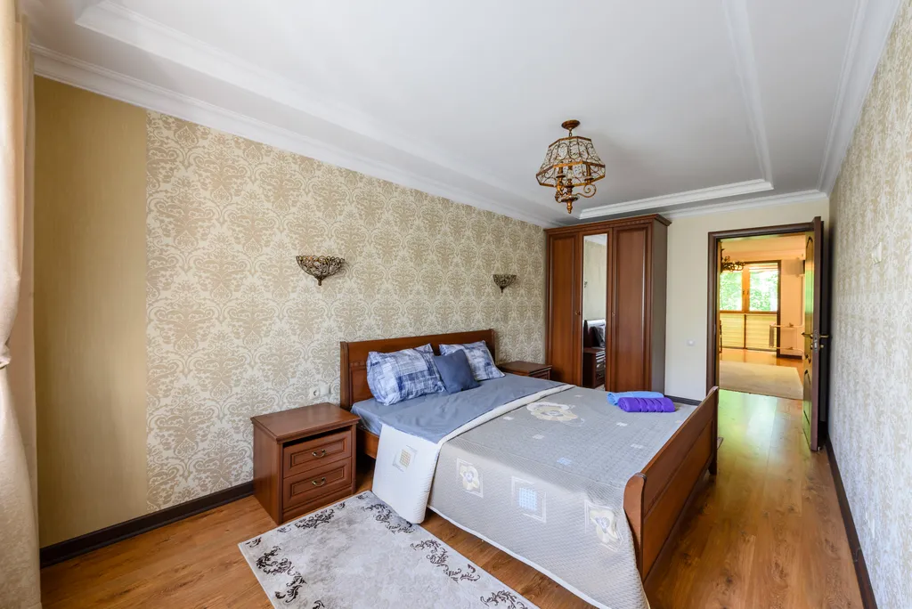 Квартира Просторный апартамент в самом центре у пешеходной улицы — Алматы