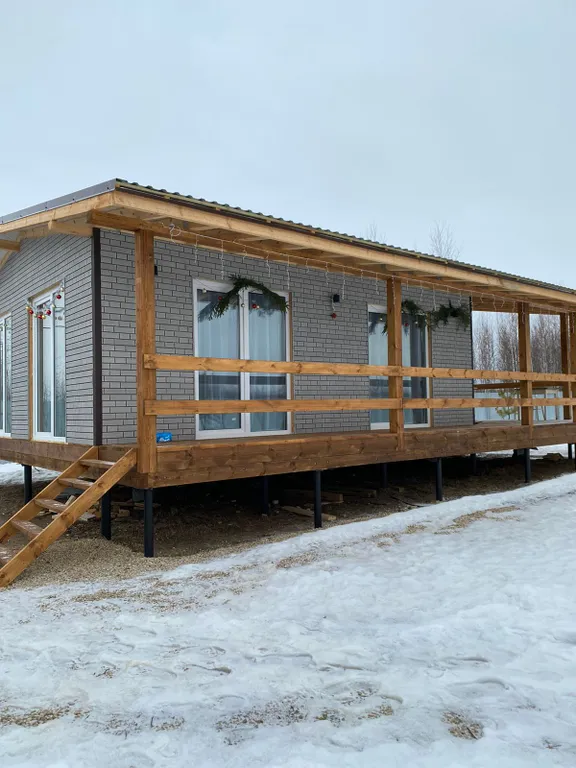 Дом с большой верандой