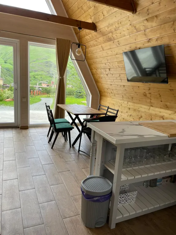 Коттедж Модерн рядом с рестораном "Долина Солнца"