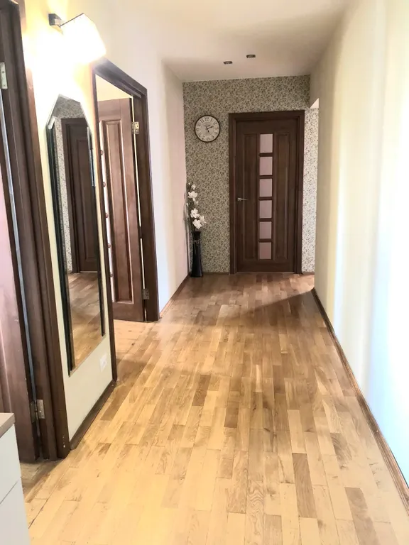 Апартаменты с двумя спальнями  возле торговых центров