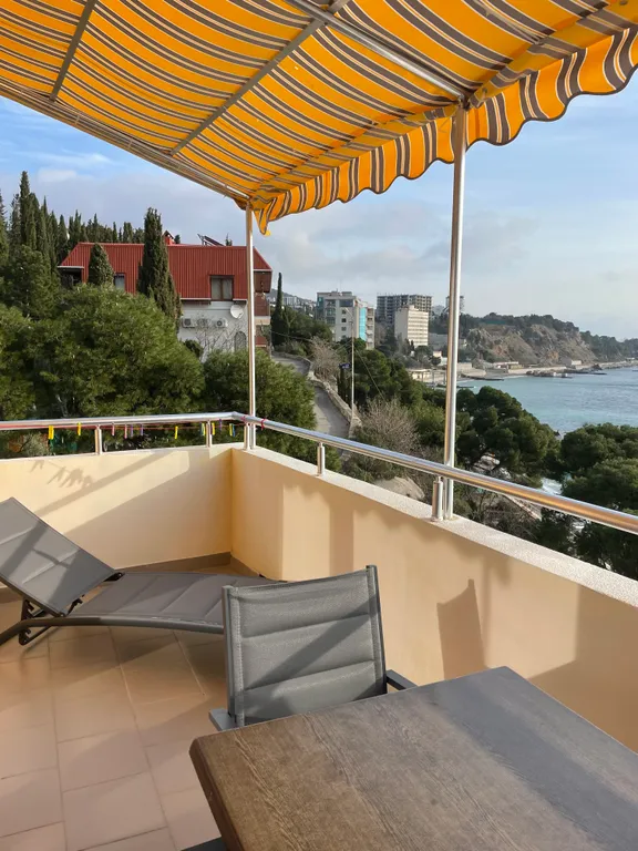 Студия с видом на море