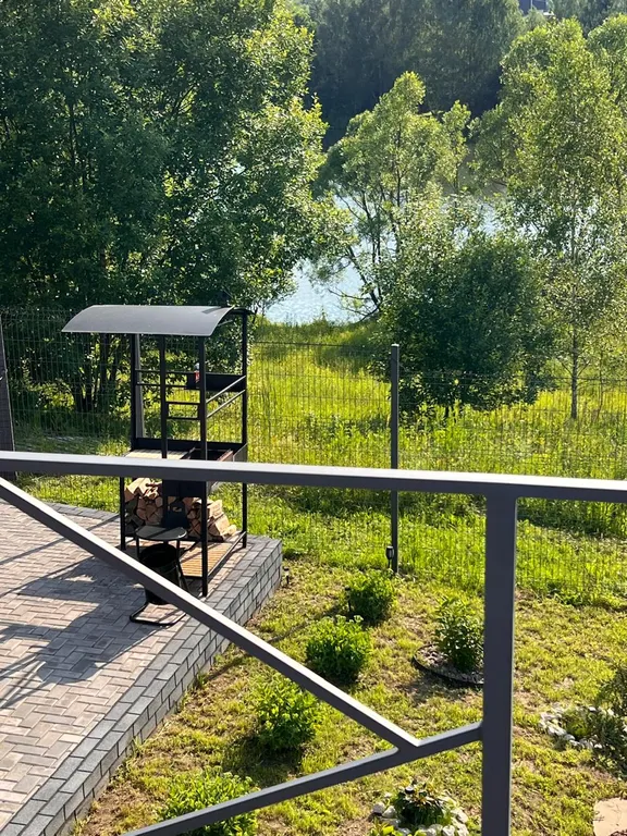 Шале у озера