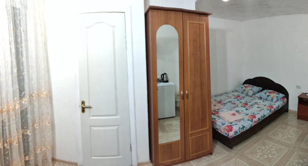 Номер / кондиционер, терраска увитая виноградной беседочкой, парковка