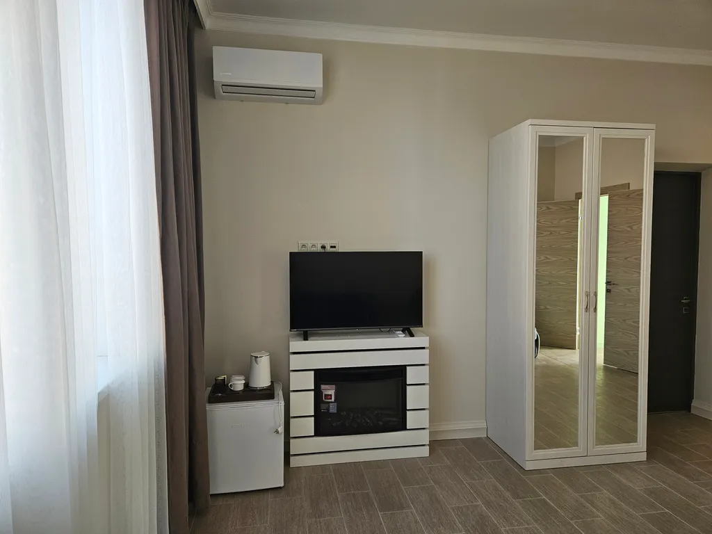 Люкс с балконом и видом на море в отеле Атлас