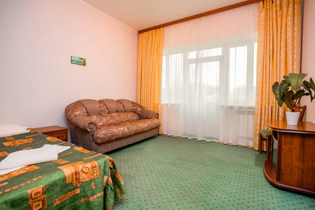 Номер на первой линии у моря из двух комнат с балконами