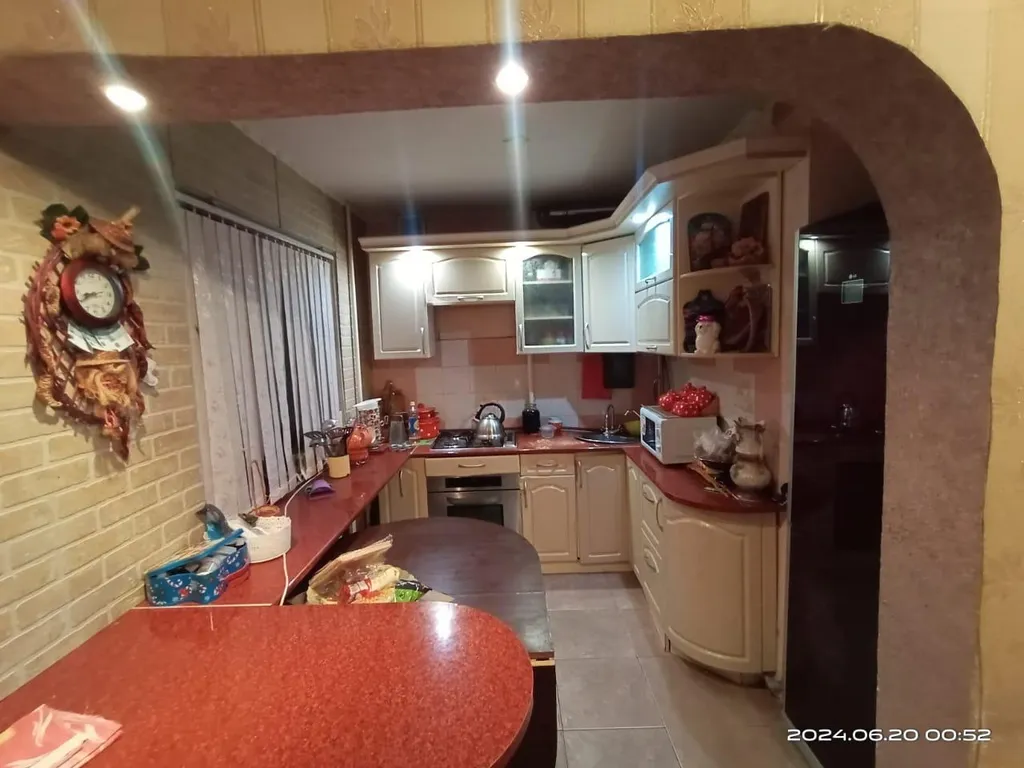 Уютная двухкомнатная квартира на первом этаже с балконом