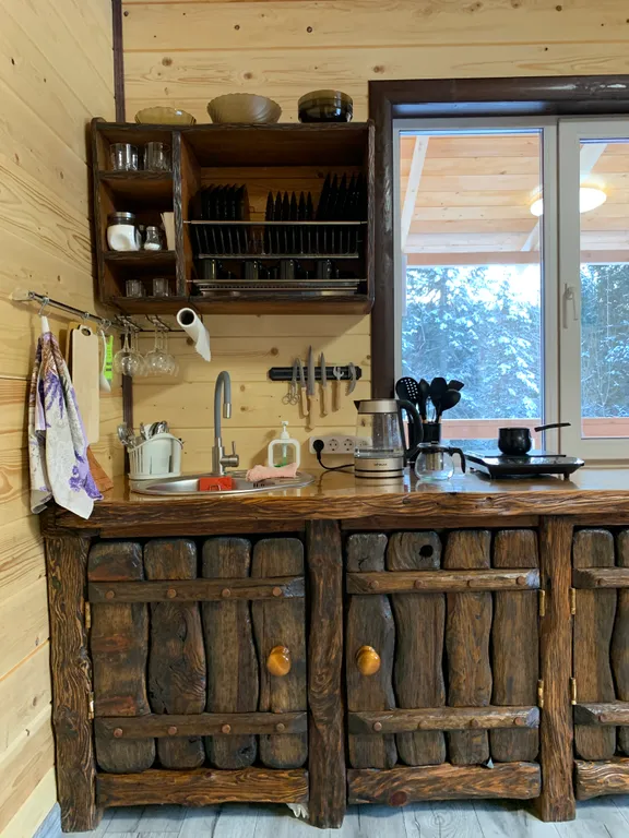 Дом в лесу с видом на горы рядом озеро Телецкое и река Бия