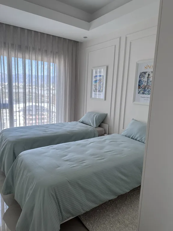 Светлая уютная квартира в Махмутларе с панорамным видом на море и горы