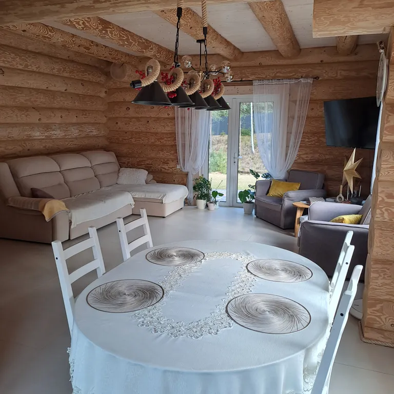 Уютный домик, на опушке леса, с видом на озера