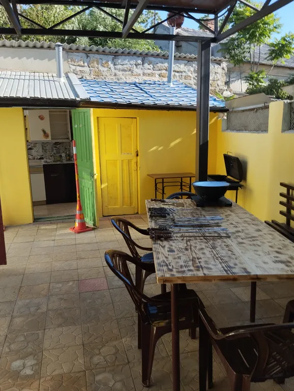 Дом у моря и парка фрунзе