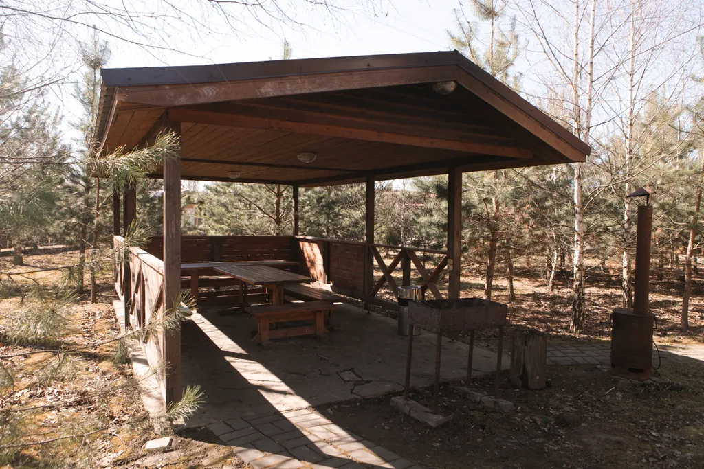 Двухэтажный дом для отдыха на природе с баней